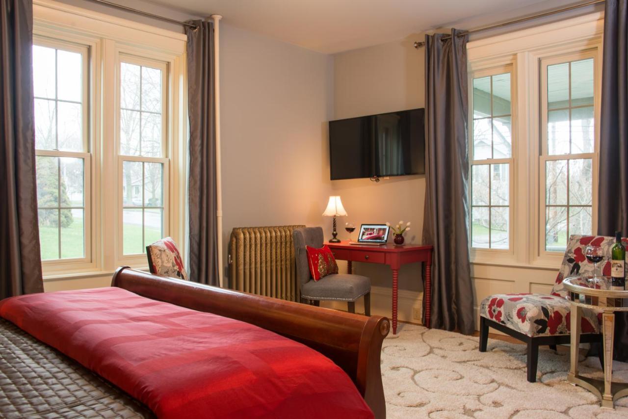Gothic Eves Inn And Spa Bed And Breakfast Trumansburg ภายนอก รูปภาพ