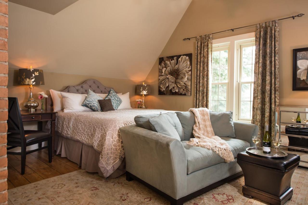 Gothic Eves Inn And Spa Bed And Breakfast Trumansburg ภายนอก รูปภาพ