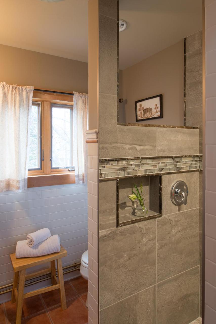 Gothic Eves Inn And Spa Bed And Breakfast Trumansburg ภายนอก รูปภาพ