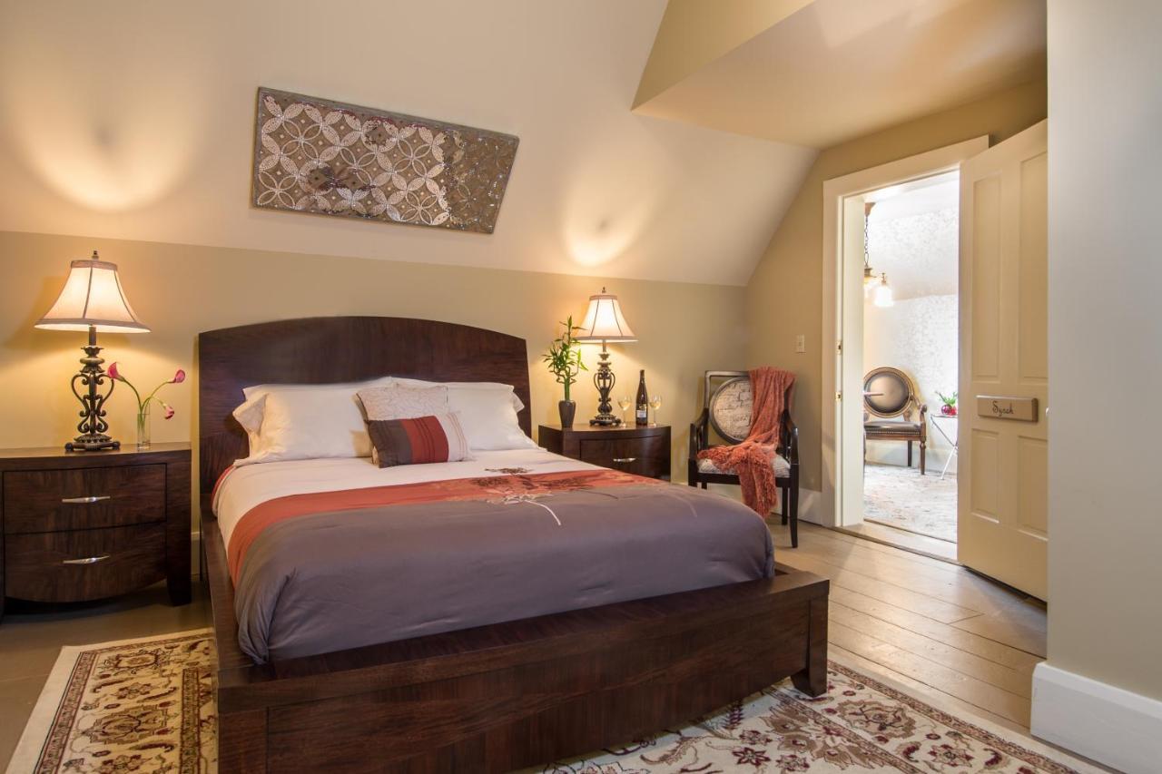 Gothic Eves Inn And Spa Bed And Breakfast Trumansburg ภายนอก รูปภาพ