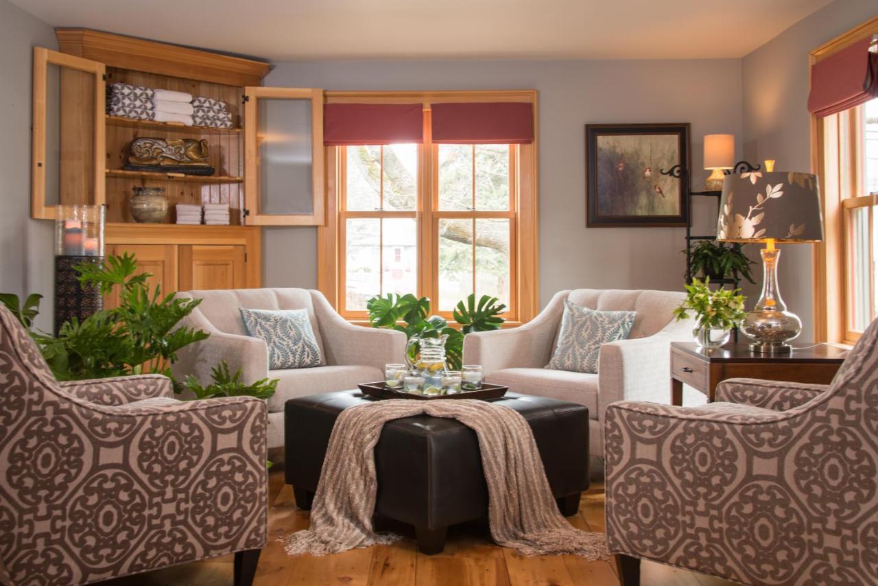Gothic Eves Inn And Spa Bed And Breakfast Trumansburg ภายนอก รูปภาพ